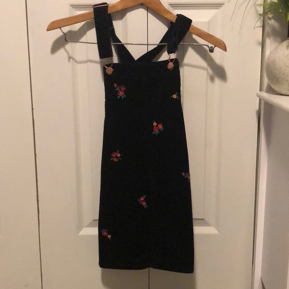 Girls overall dress with flower stitching